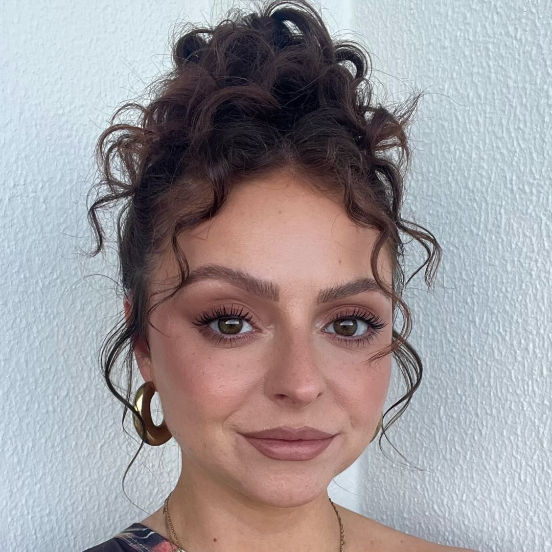 👽