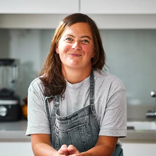 Claire Thomson @5oclockapron