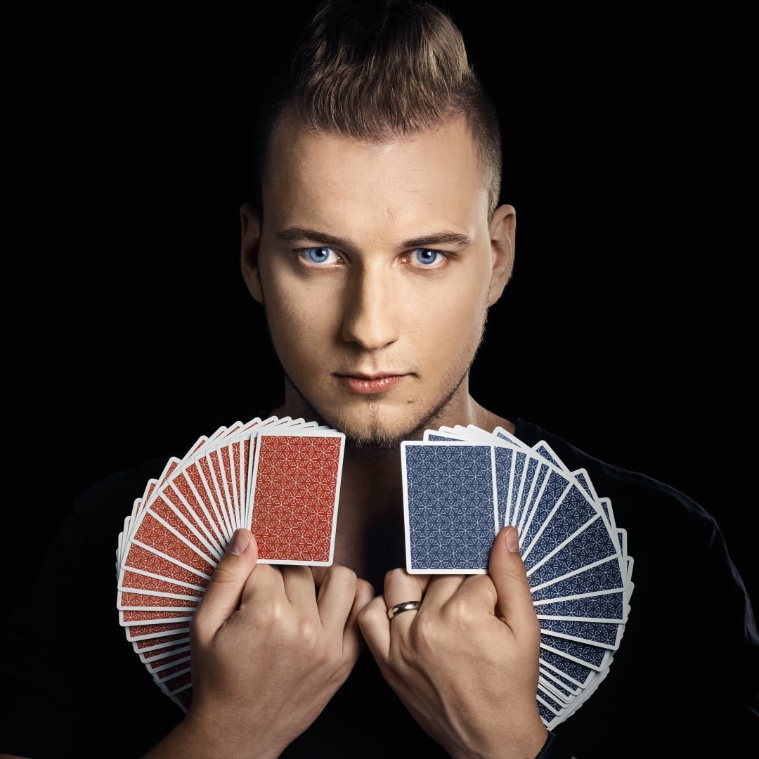 Y The Magician | Iluzjonista Y