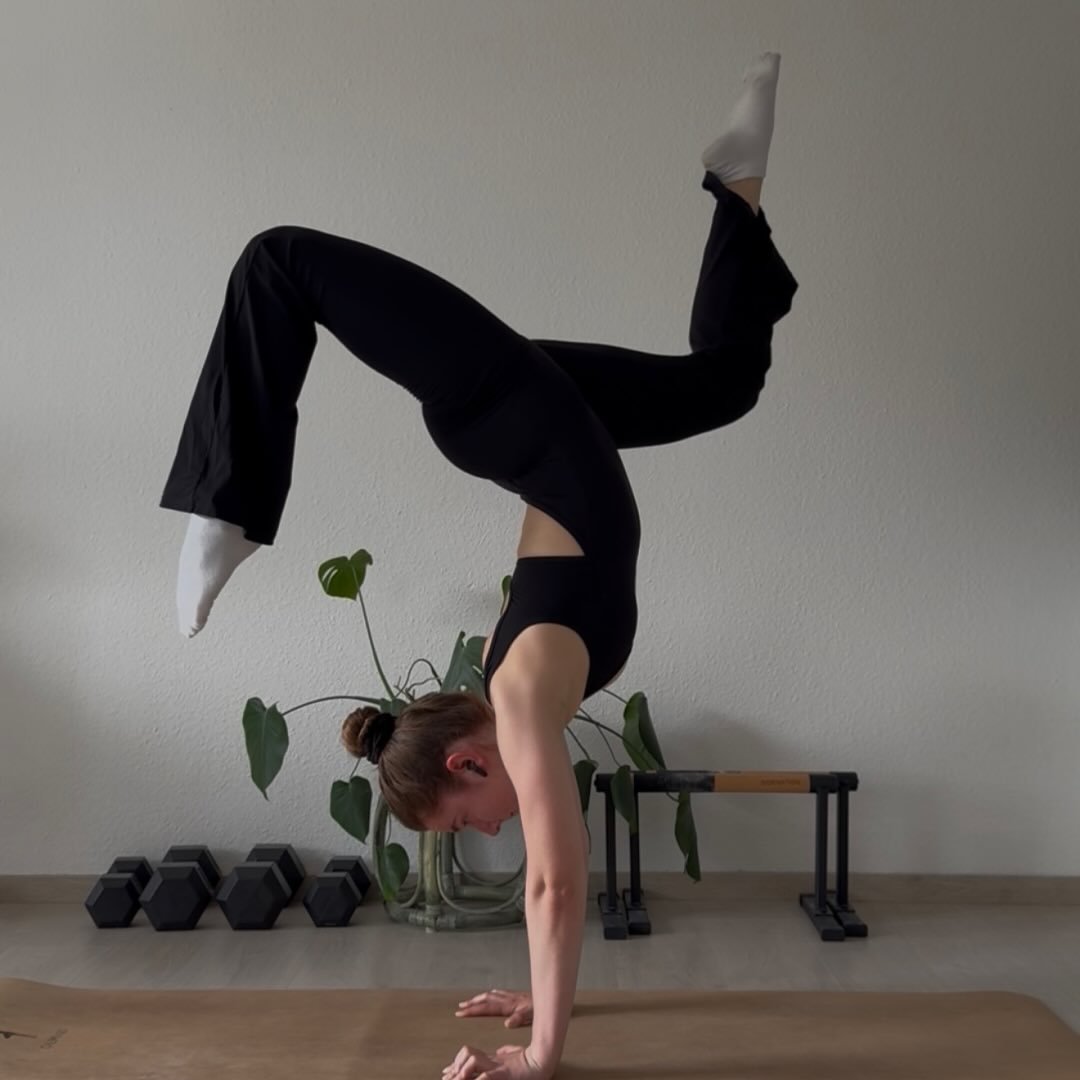 Hjördis | Calisthenics • Strength Training