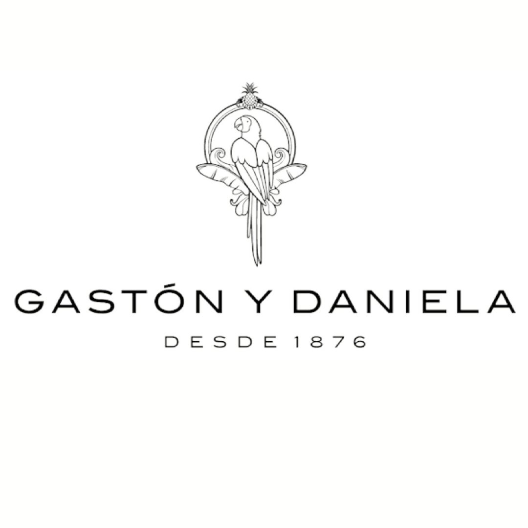 Gaston Y Daniela