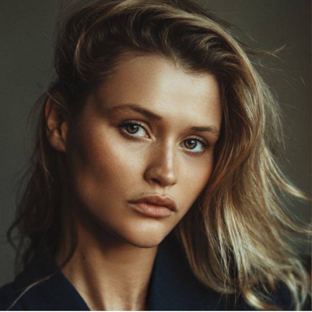 Chloe Lecareux 💙