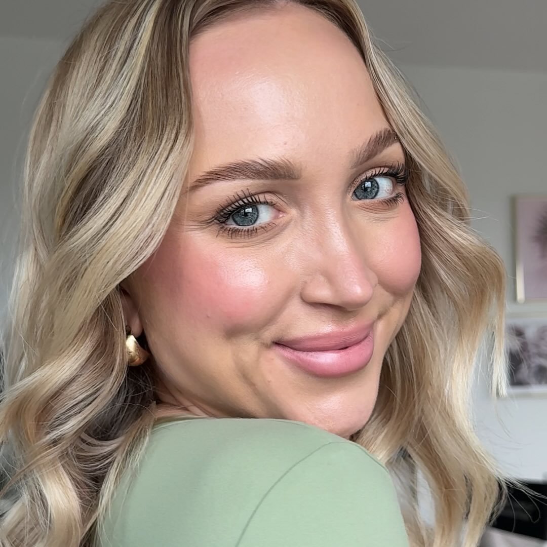 Kornelia Głaszcz | Pro Makeup Artist & Beauty Influencer