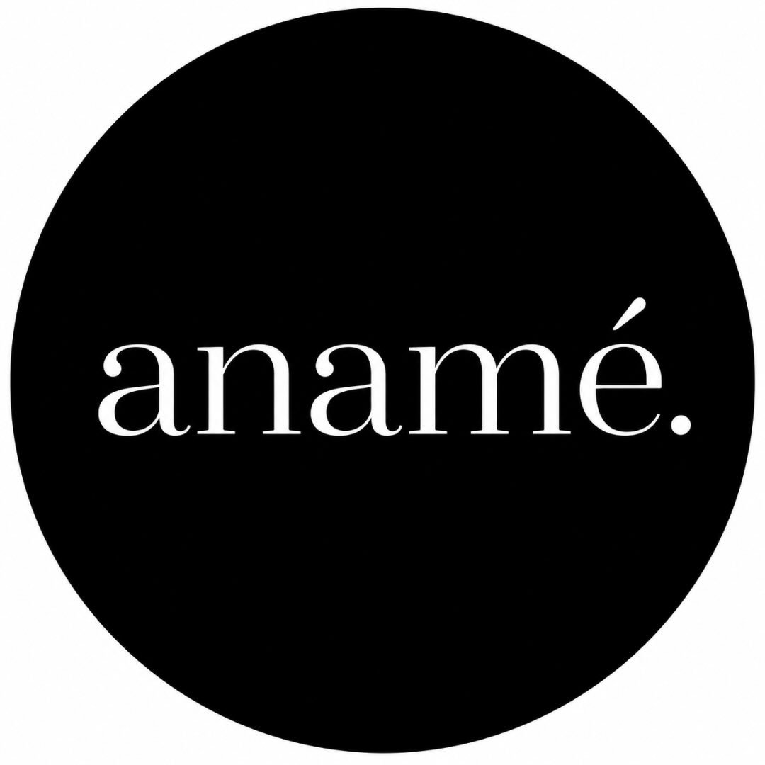 Anamé. Clothing