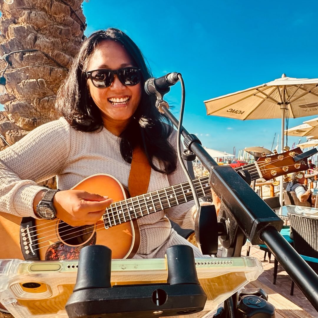 Francoise A. Crosbie | Acoustic Singer