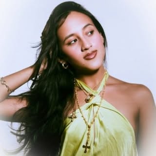 angelina jacob 💛