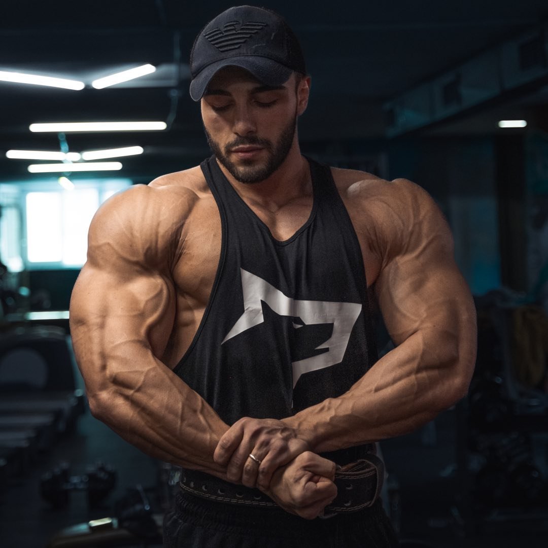 IFBB PRO Emre Baş
