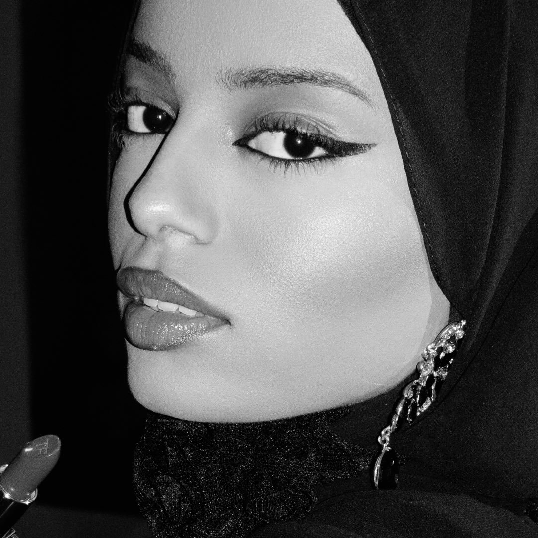 Aziza عزيزة