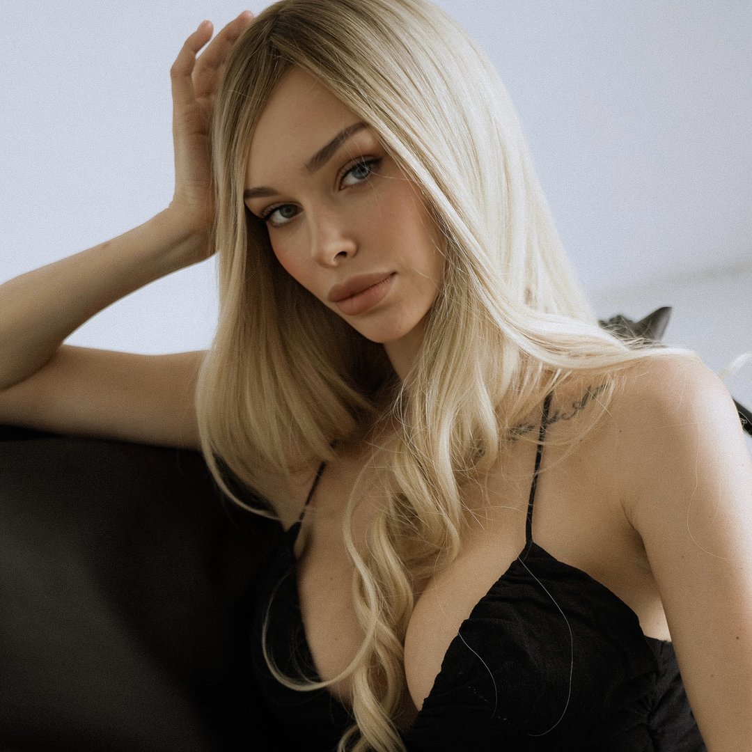 Lily · Vancouver 🇨🇦
