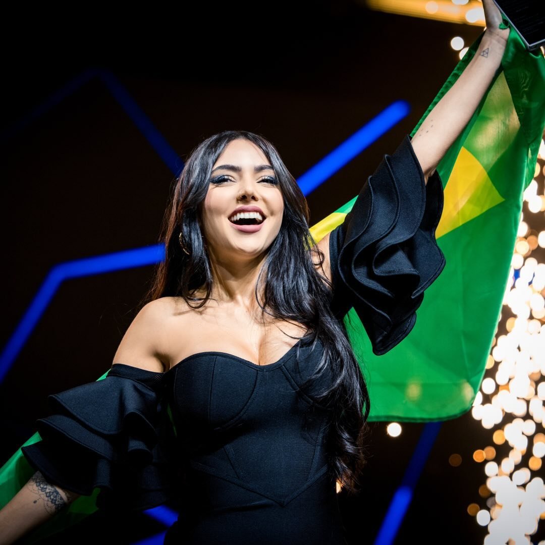 Nyvi Estephan / Apresentadora / Games & eSports