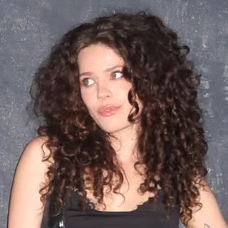 Marie Schnoell - your curly hair bestie