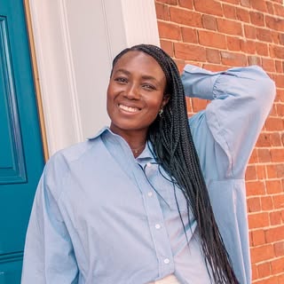 Lara | Curvy Fashion Creator