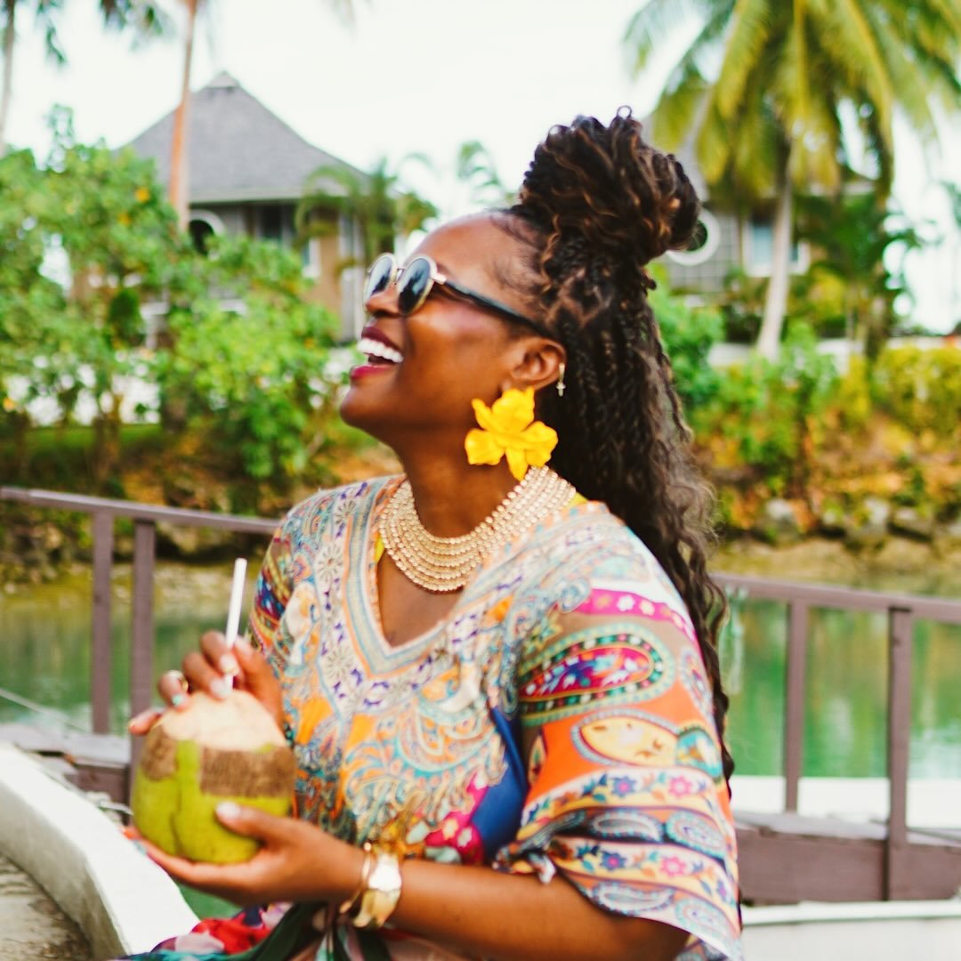 Glo Atanmo • Business Coach for Creators