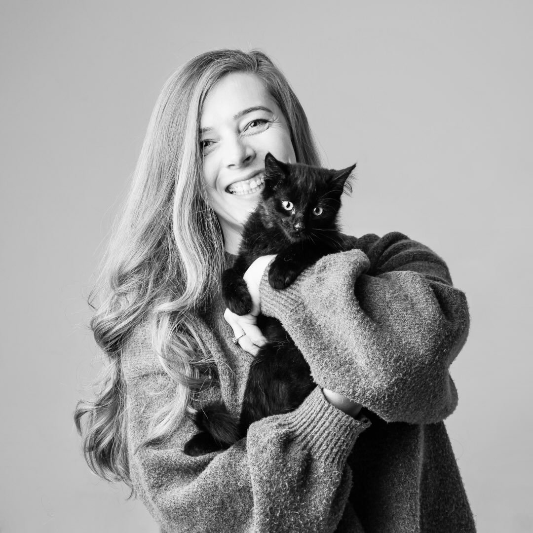 JULIANNE 🖤 | CAT CONTENT & LIFESTYLE