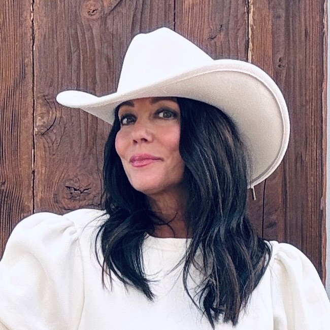 ROSE HAYES | FASHION STYLIST