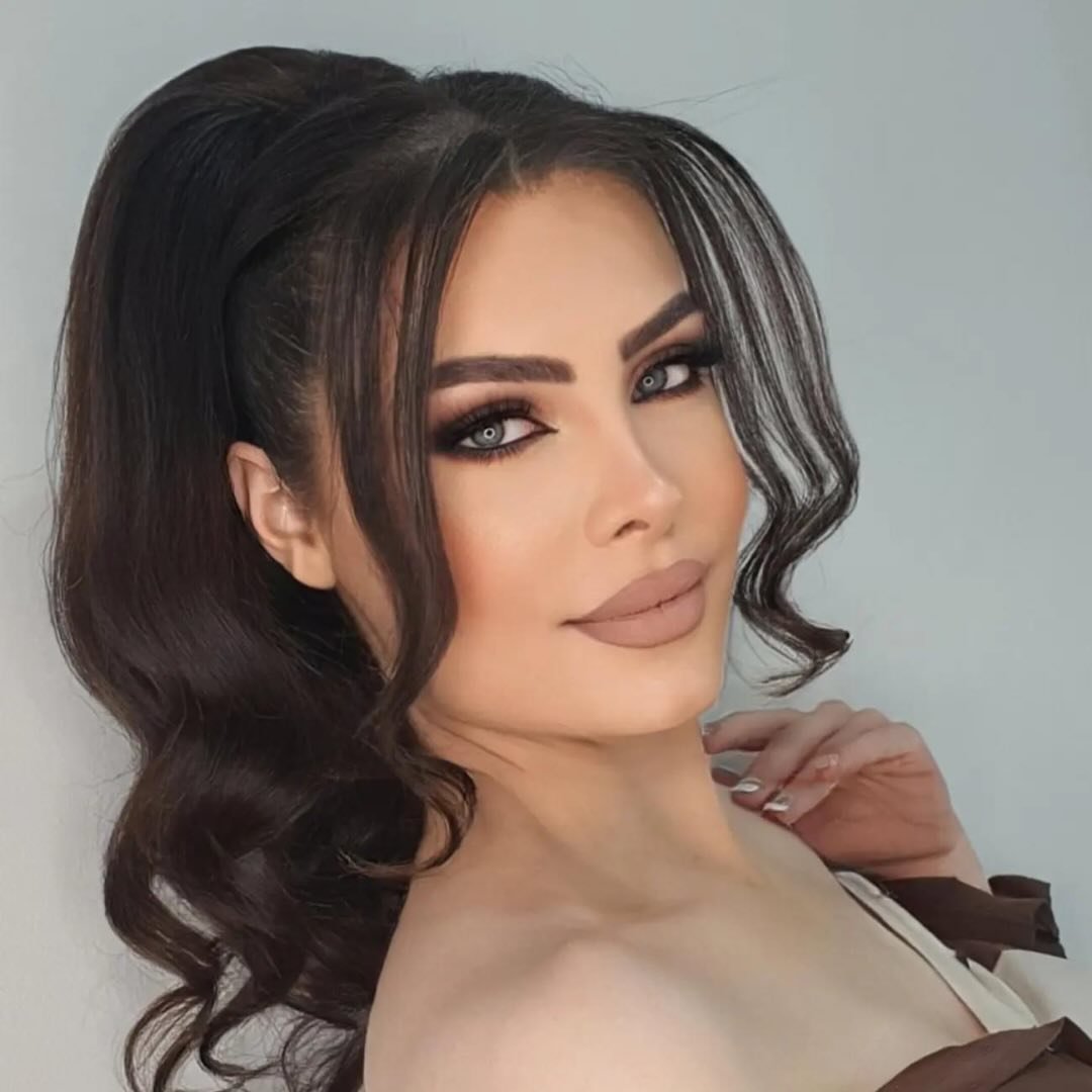 Kirsteena M Hirmzi