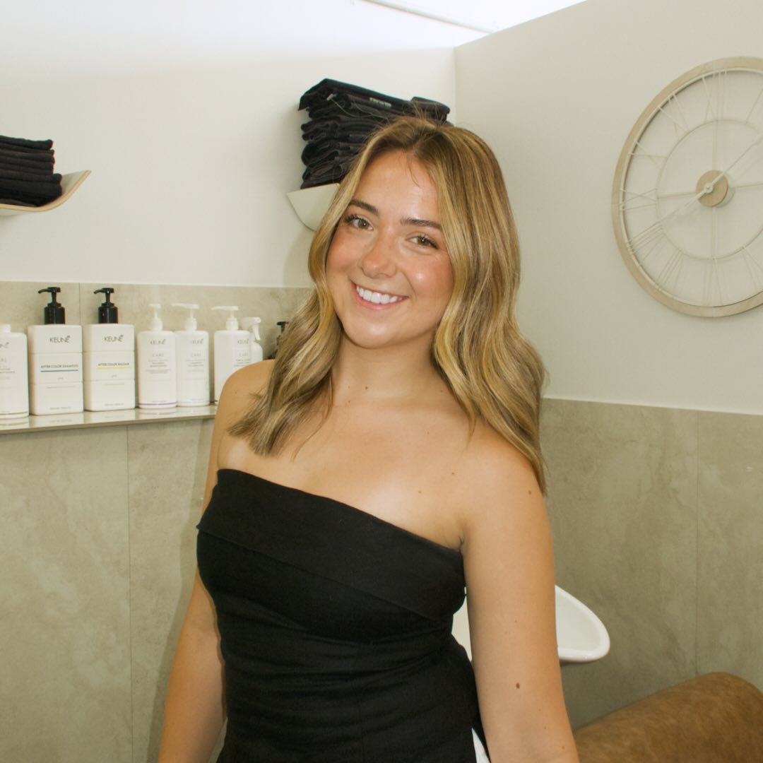 ZOE TUCKER - MELBOURNE HAIRDRESSER
