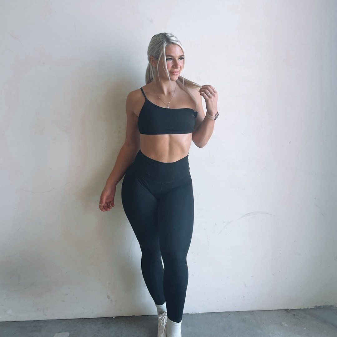 NIKITA SIMPSON || COACH