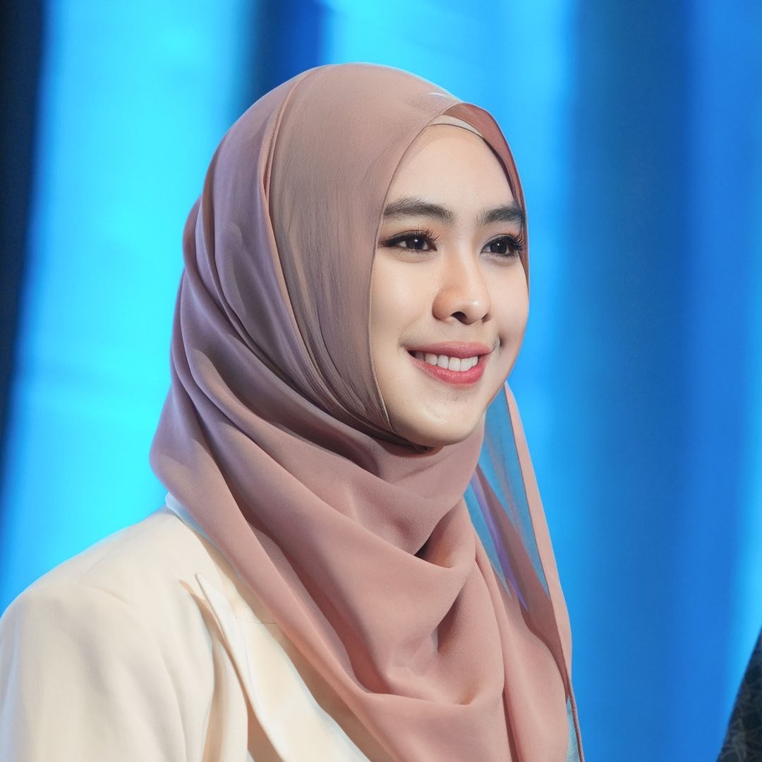 Oki Setiana Dewi