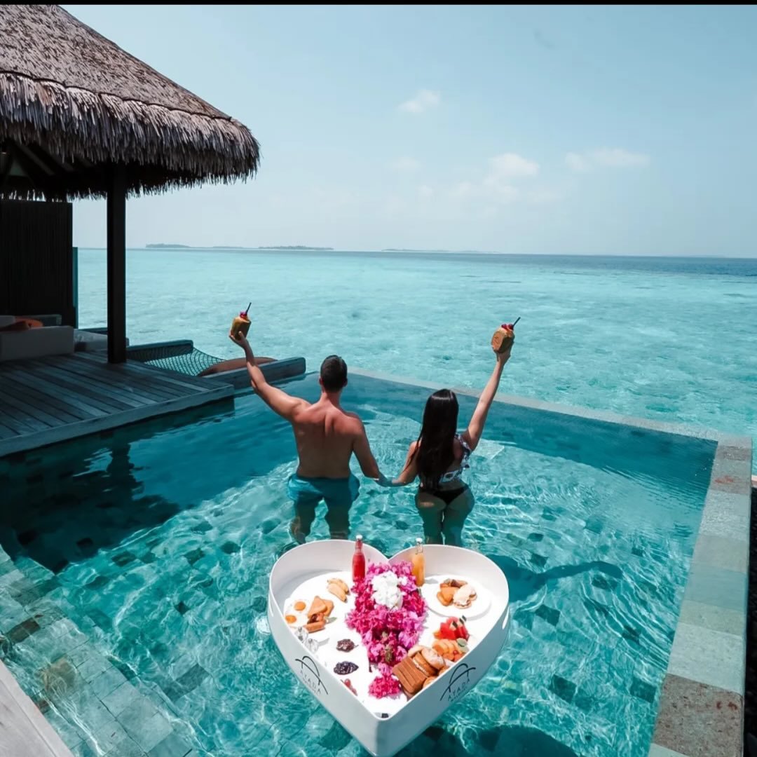 Julia Gal - Luxury Travel Content Creator🌛