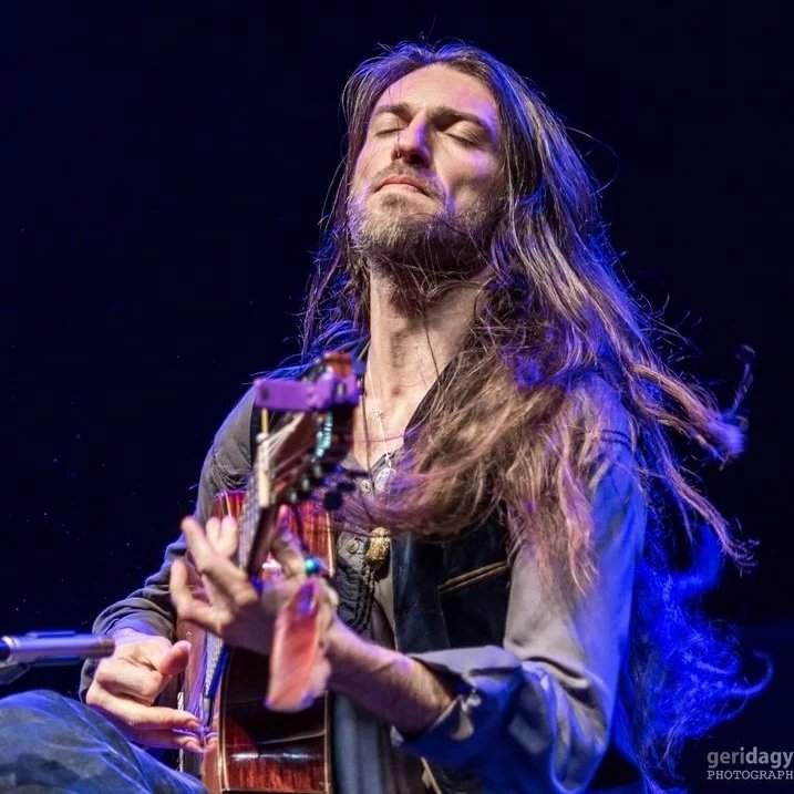 Estas Tonne Music Fan Page