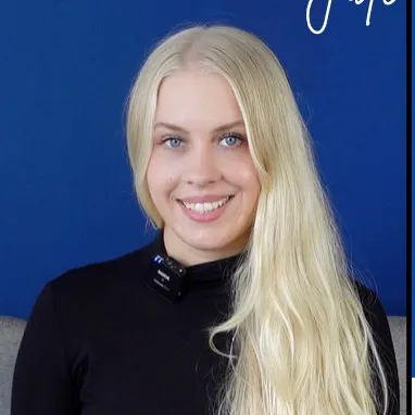Jule | Deutsch Lehrerin & Zertifizierte Prüferin (a1-c2)  🇩🇪