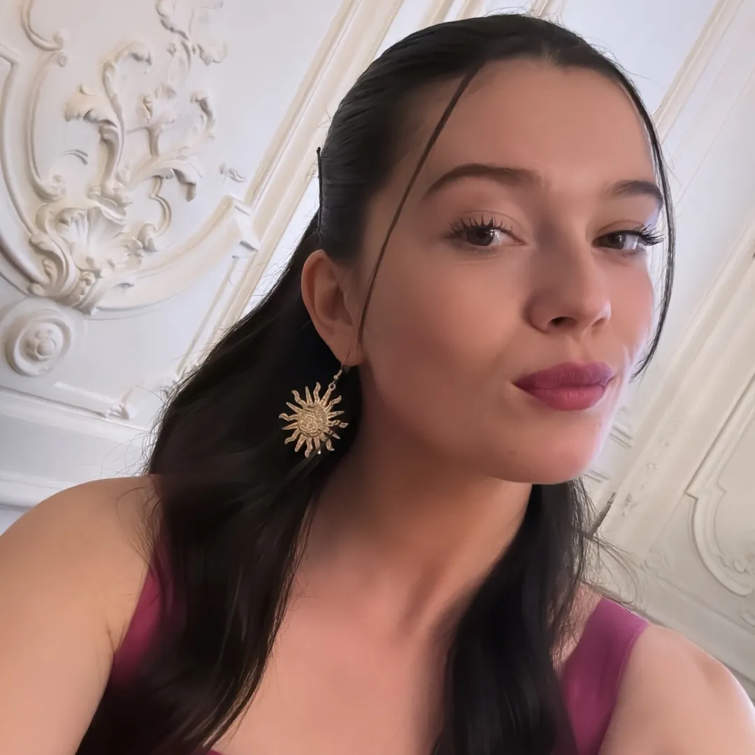 Mathilde Wod - Queen De La Com 👑