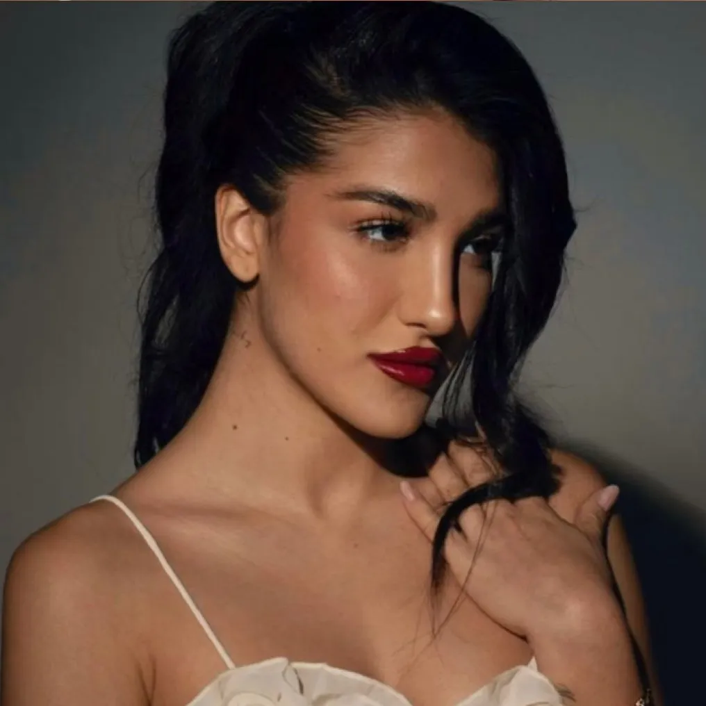 ELÈNA HAZINAH