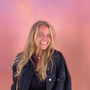 Zoey | Unique Stay Airbnb Coach & Investor