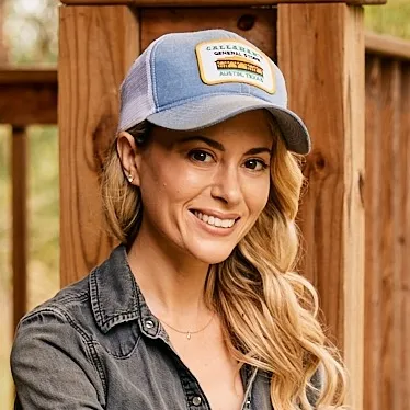 ERIKA THOMPSON | BEEKEEPER