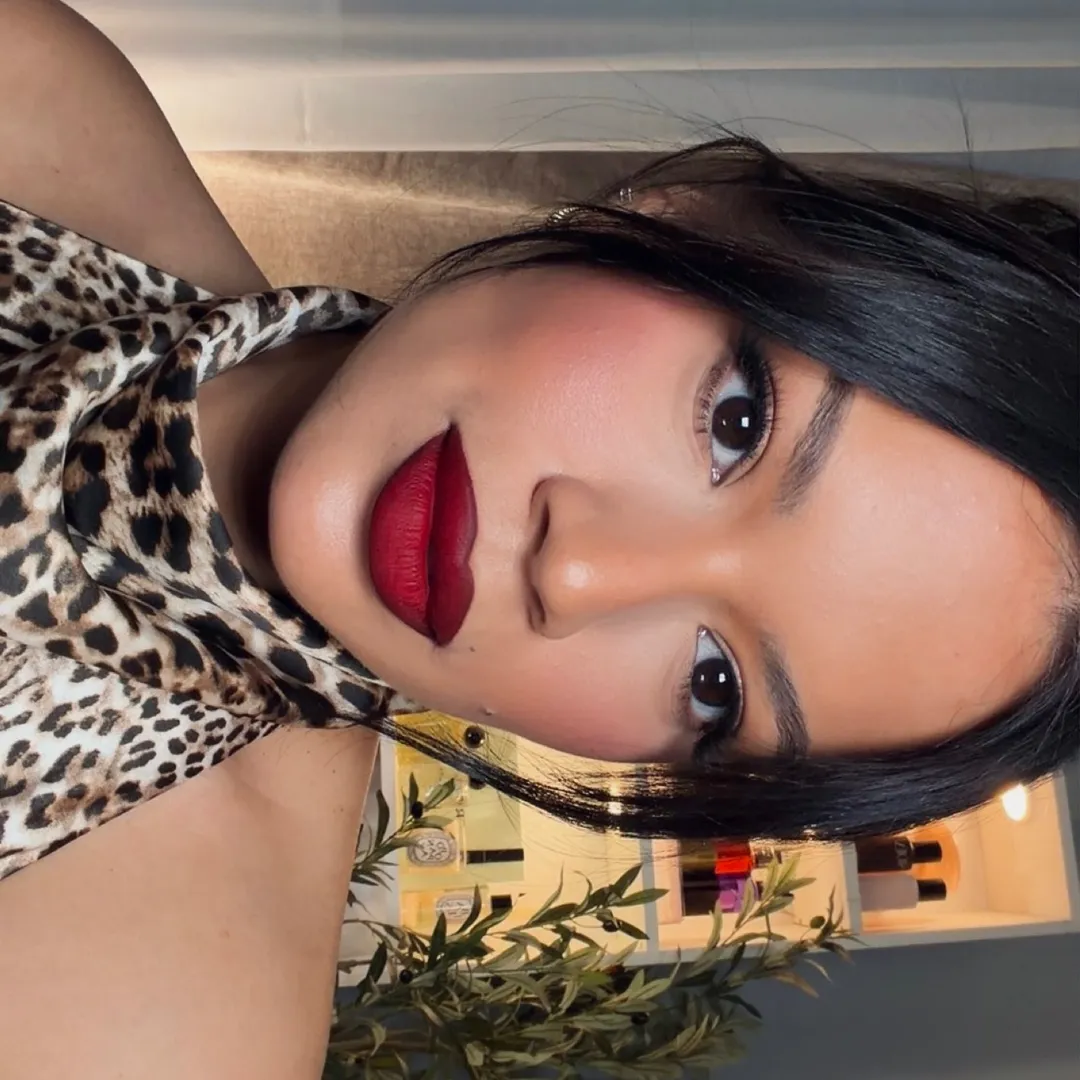 Karla Cruz - Beauty 🇸🇻🇨🇦
