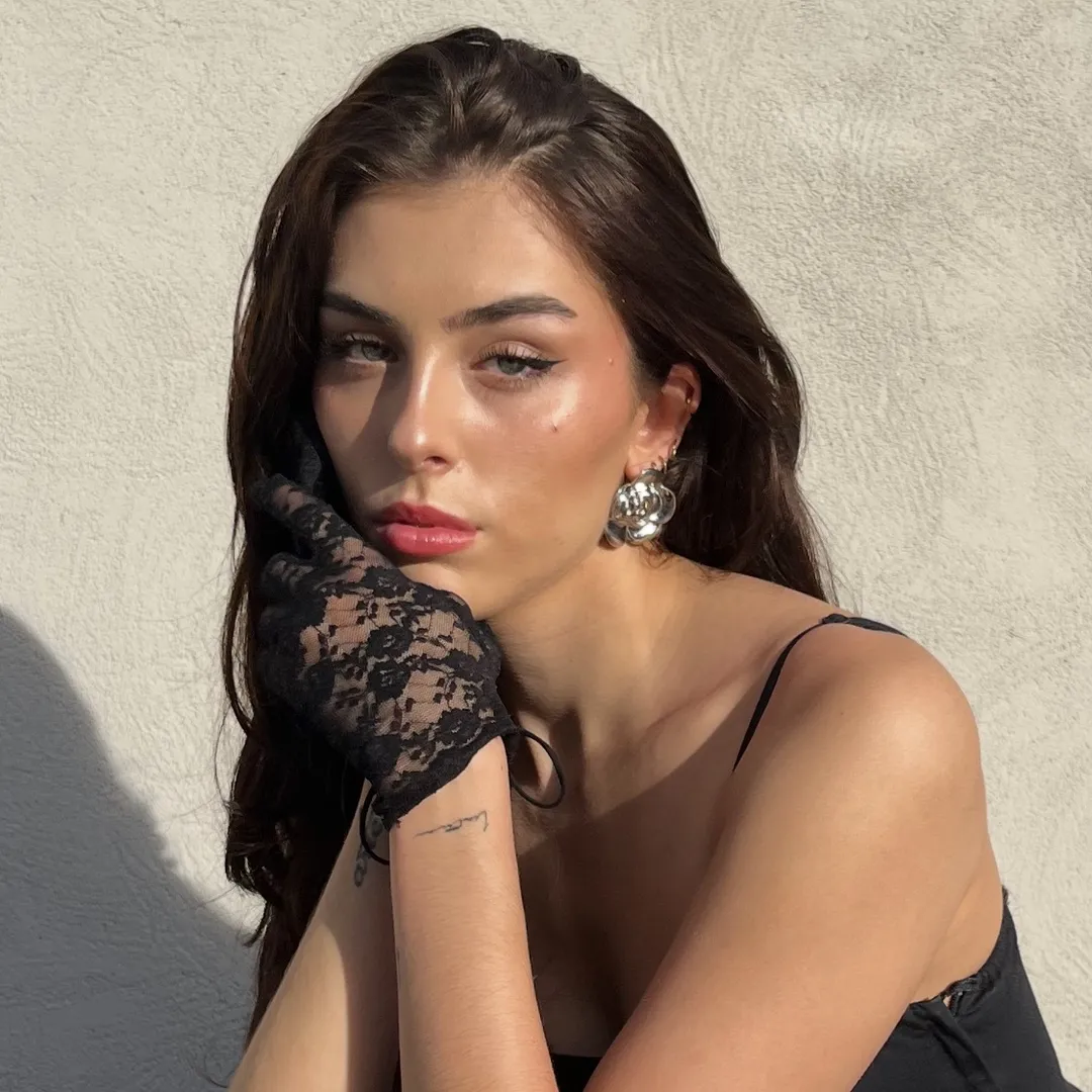 Victoria Pacheco | Interior Designer & Model