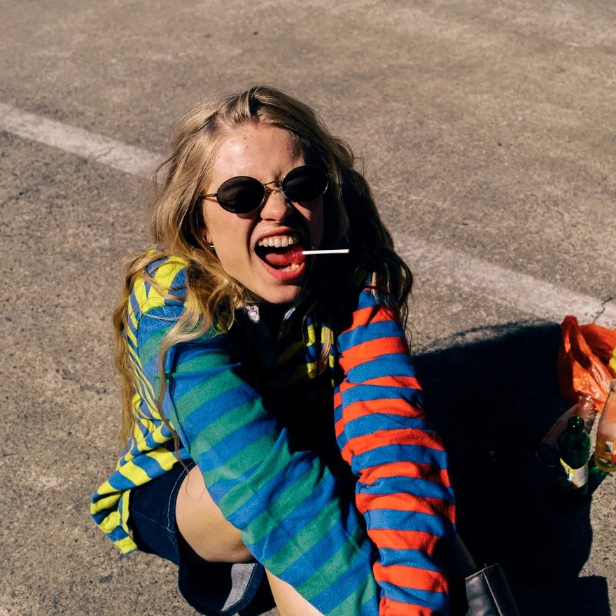 ♪ Laura Nahr