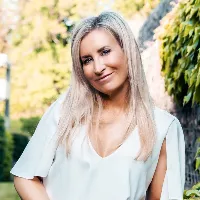 Dr. Julia Nebeling Reiser