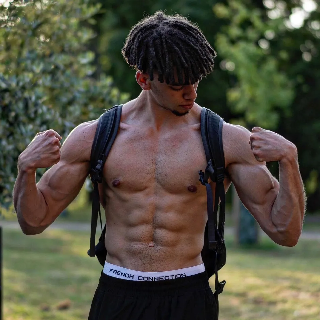 Tom Beckles | #1 Lean Bulk Coach