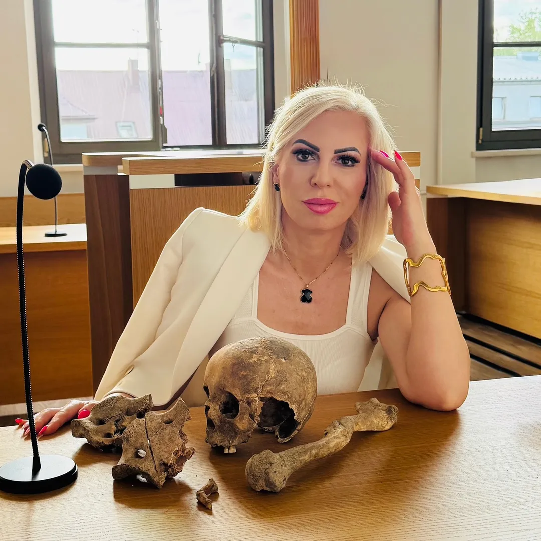 ARCHEOLOG W SZPILKACH