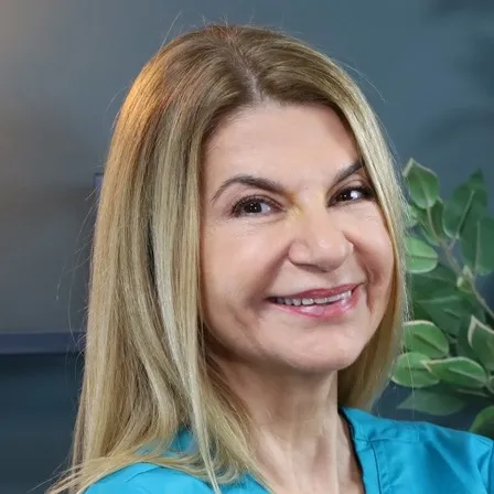 Dr. Efi Roboti