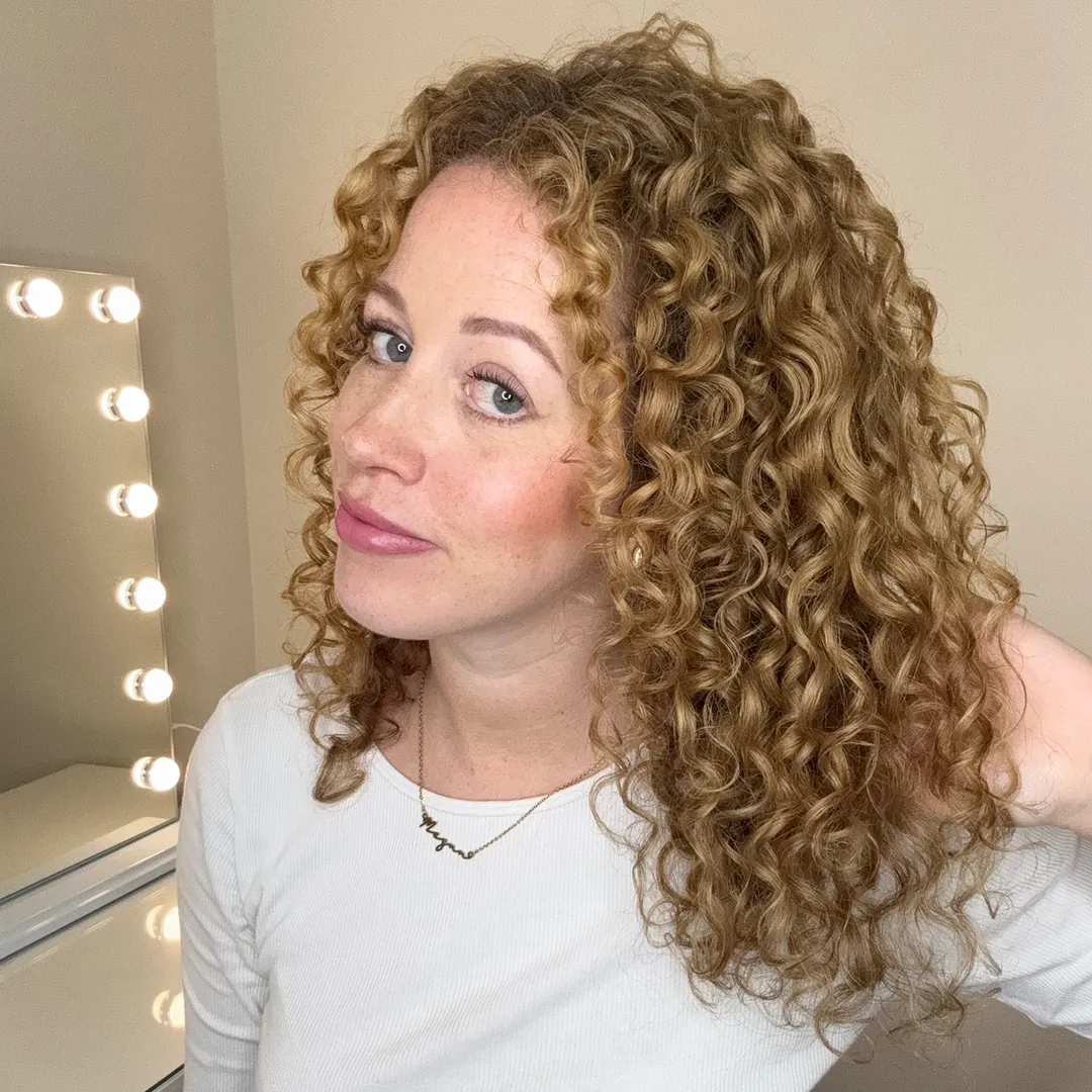 Beauty and curls by Meg 🇬🇧