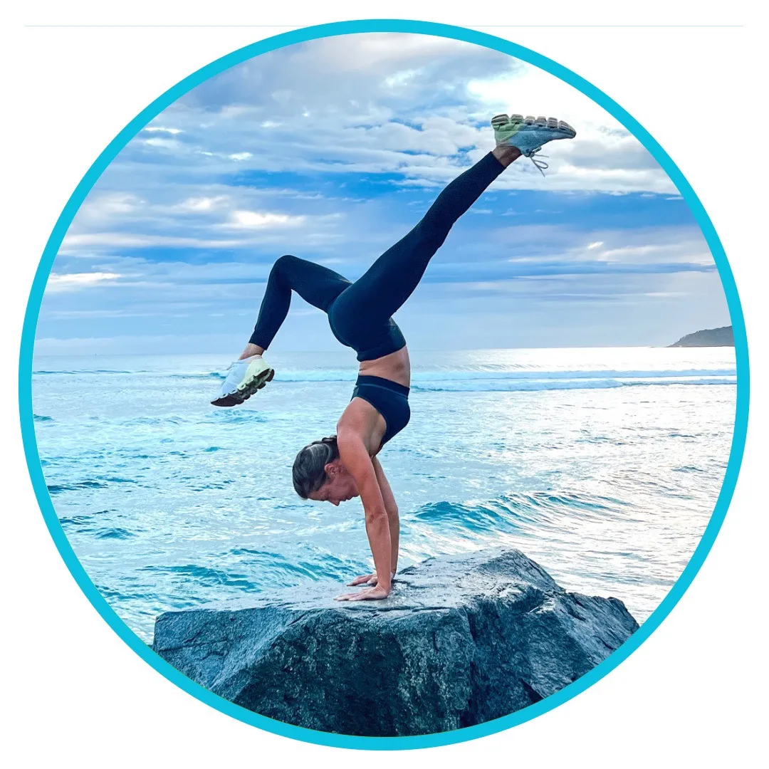 𝐕𝐄𝐑𝐎𝐍𝐈𝐂𝐀 Handstands • Yoga • Tutorials