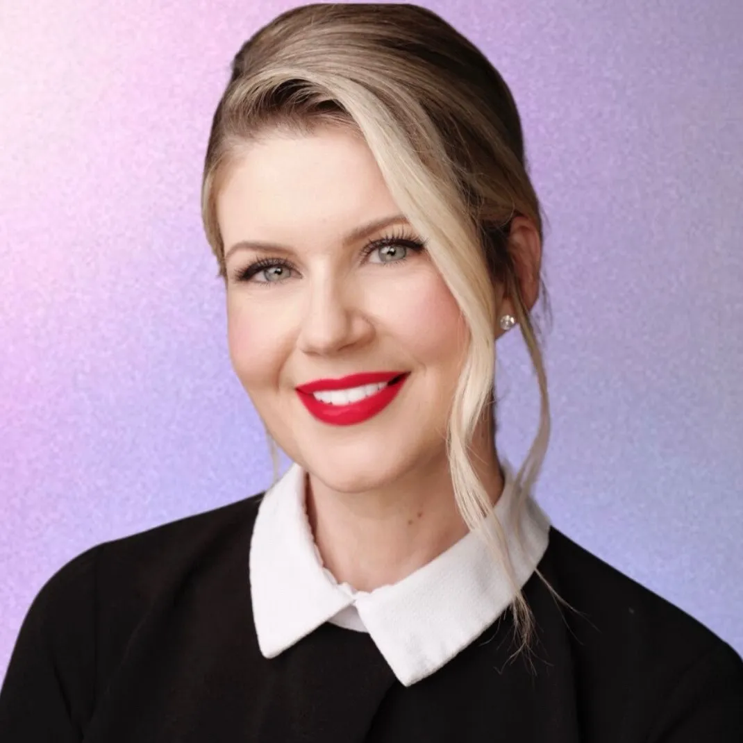 Janine Holmes-pro Makeup Artist & Hairstylist