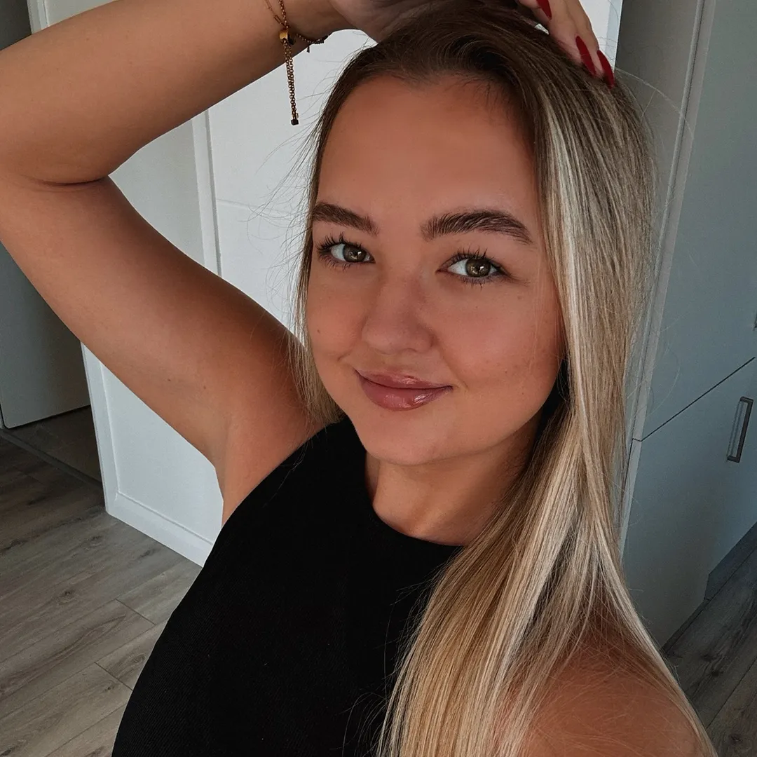 EMMA BROOKS | WOMEN’S FAT LOSS COACH