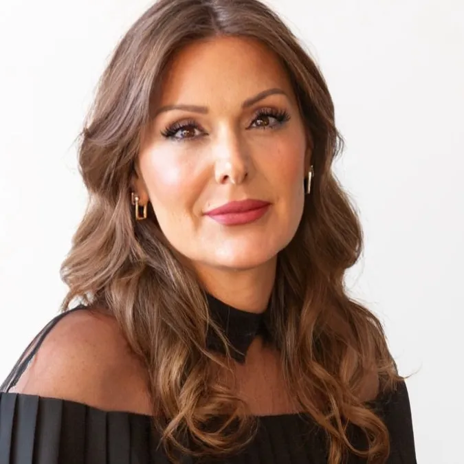 Lara McCulloch | Sales + Marketing Consultant