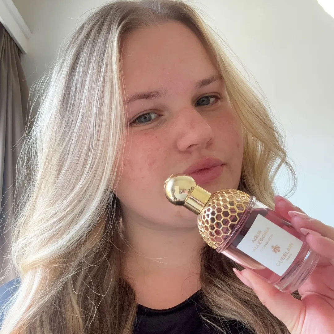 Charlotte 🩵| Perfume, & Makeup
