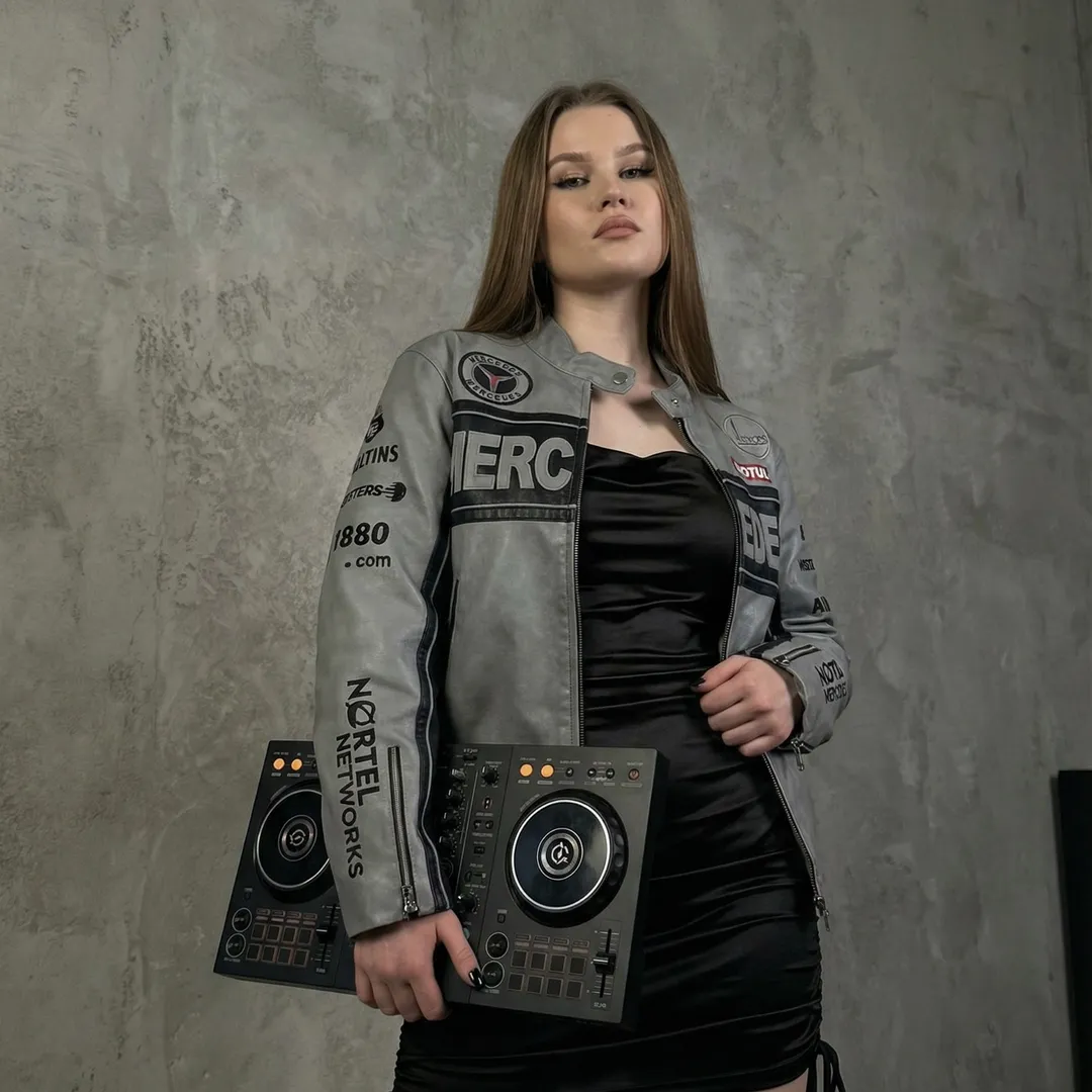 DJ MOLLY