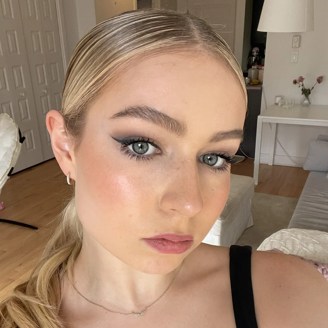 Holly Harris 🦋✨