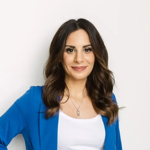 Adriana Bucci • Narcissistic Abuse Recovery Coach