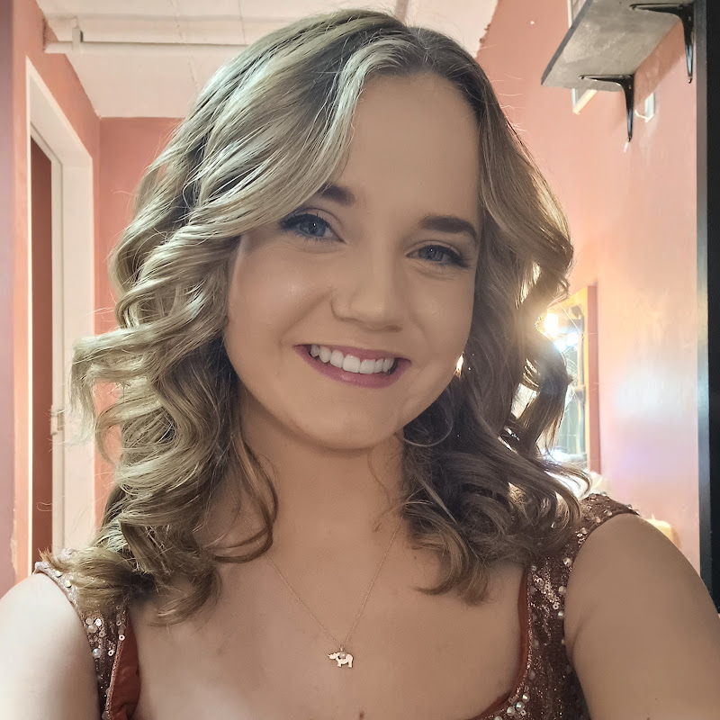 Amira Willighagen | Official