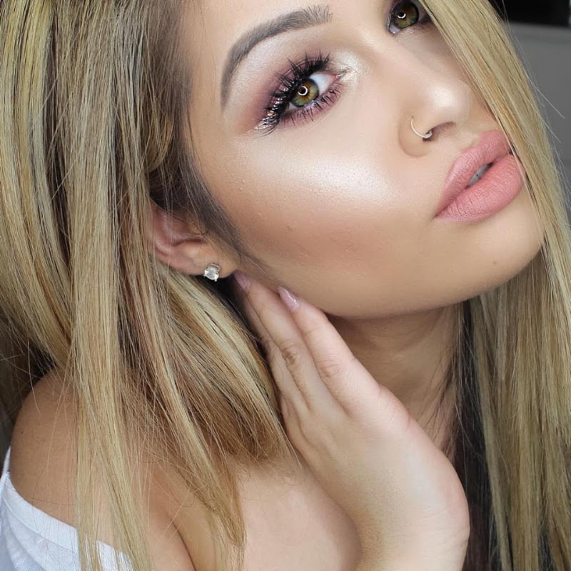Meenal Garib 🇨🇦💄💋 📷 🐘💍🇦🇺ॐ