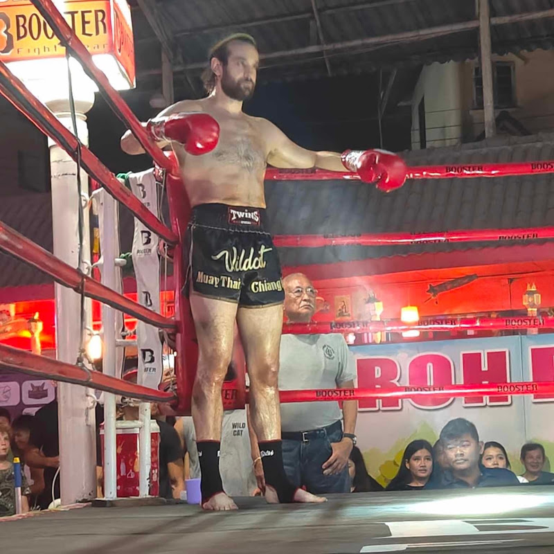 Dustin Does Muay Thai