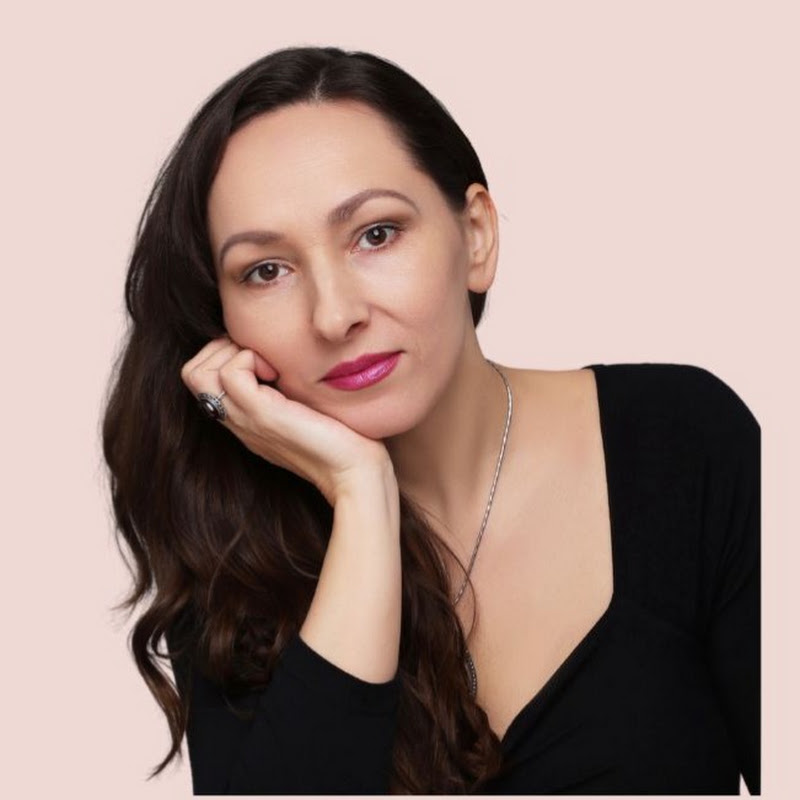 Dr Eva Ariah